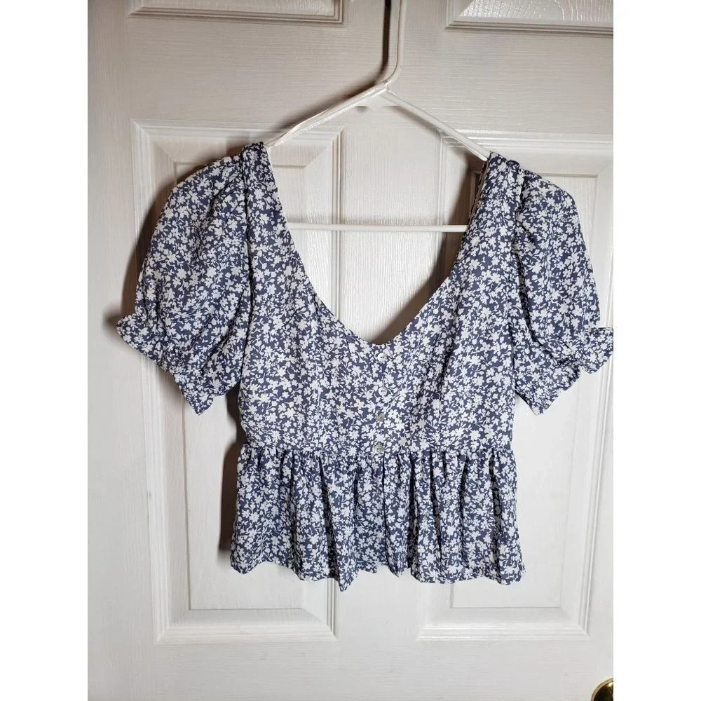 Love Tree Floral Cropped Top Size S.